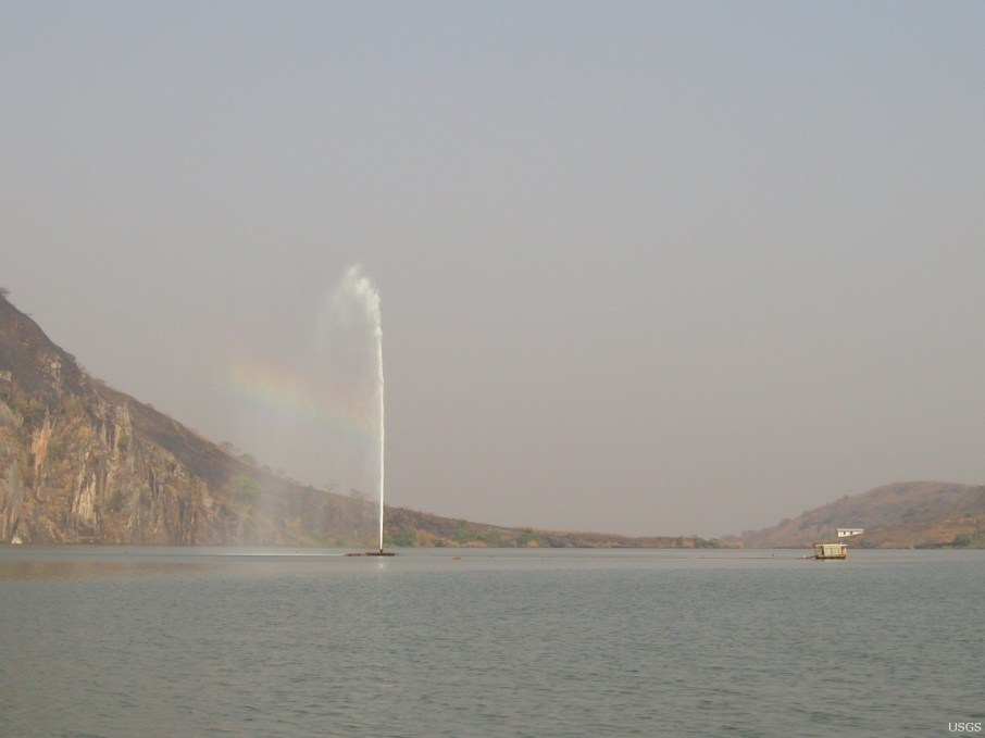 Lake_nyos_co2_vent